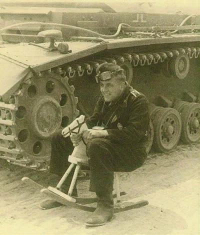 brusilow12 - Niemiecki żołnierz na swoim rumaku ( ͡° ͜ʖ ͡°) 

#fotohistoria #2wojna...