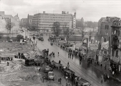 MiejscaWeWroclawiu - Plac Kościuszki w 1954 roku. Stąd Wrocławska cegła, powędrowała ...