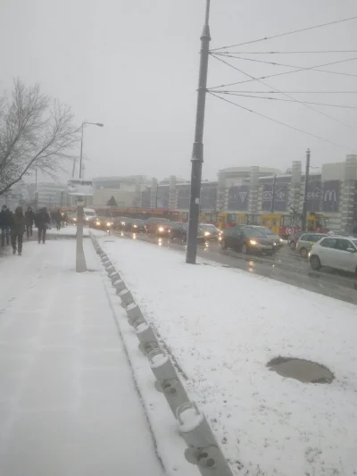 K.....l - Mirki, uważajcie na tramwaje w drodze do Mordoru. Coś się popsuło przy rond...