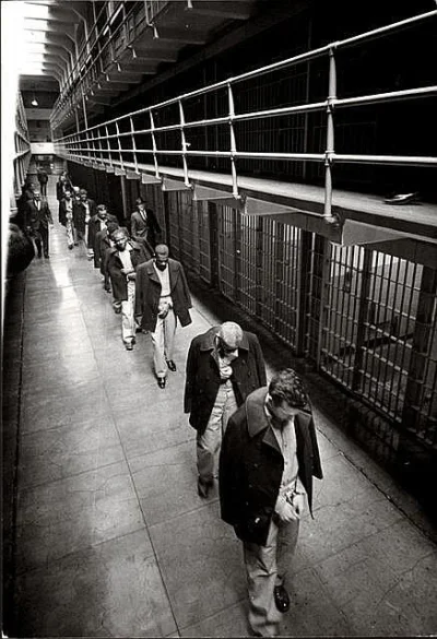 S.....n - Ostatni więźniowie opuszczają więzienie Alcatraz - 1963 rok 

Słynne więz...