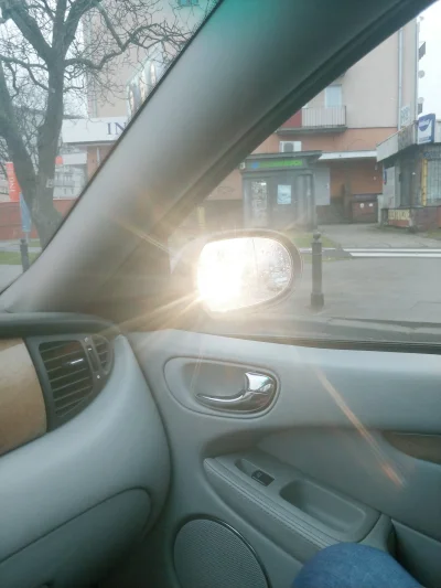 Usted - Tak jak samochody ze stanów muszą mieć zmienione światła na asymetryczne, tak...