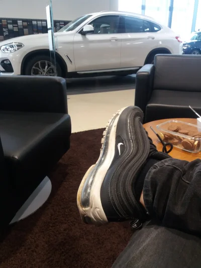 M.....k - Mireczki siedzę w salonie BMW zaraz kupuje X6 (⌒(oo)⌒)