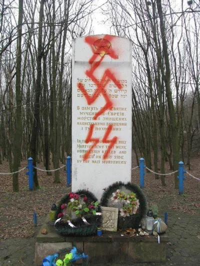 D.....o - Sprofanowany przez współczesnych ukraińskich nacjonalistów pomnik pamięci p...
