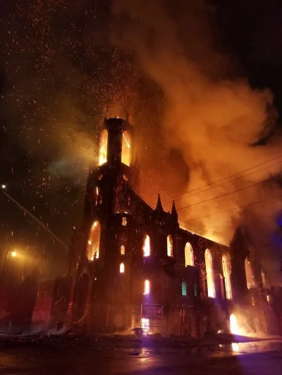 Mesk - Spektakularnie wyglądający pożar kościoła w East St. Louis, Illinois #usa #fot...