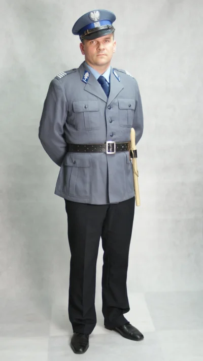 rebel101 - @Atreyu: Dla porównania mundur podoficera MO w wersji patrolowej z lat 60.