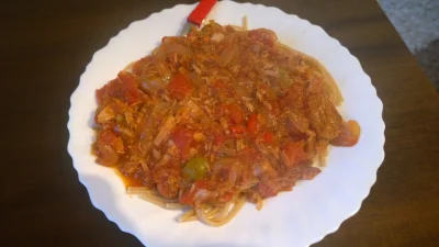 P.....0 - Spaghetti pełne ziarno z tuńczykiem w pomidorach
#gotujzwykopem #facetwkuc...