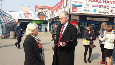 SirBlake - @Jaroslaw_Gowin zbiera podpisy na patelni w #warszawa #polityka #polskaraz...