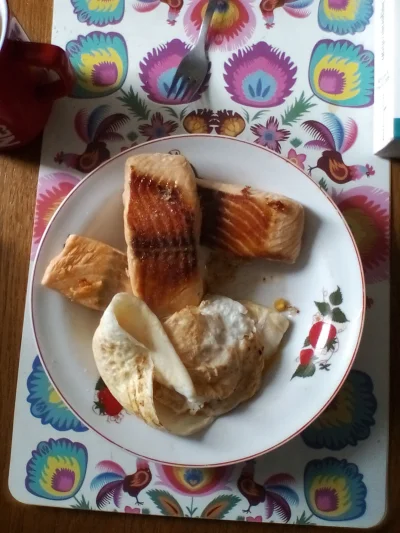 anonymous_derp - Dzisiejsze śniadanie: Smażone filet łososiowe, cztery jajka sadzone,...