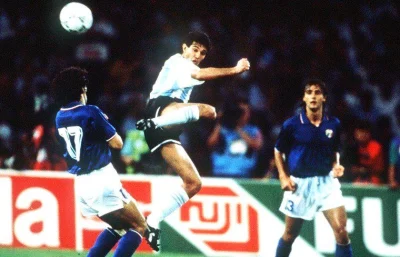 O.....y - Jorge Burruchaga vs Roberto Donadoni. 3 lipca 1990 roku. 

Kipiące energi...