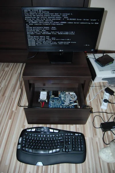 Tobol - Się pochwalę - router DIY, z rozmontowanego laptopa :)