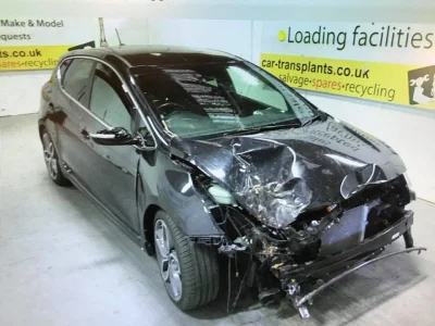 DOgi - #uk #motoryzacja #kia Model z 2016. Lekko uszkodzony przód, wystrzelone podusz...