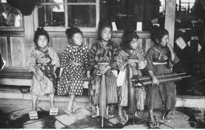 awcalezenie - Dzieci w Japonii, rok 1927
#fotohistoria #historia #japonia #podbaza