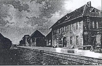 xvovx - Łeba - dworzec kolejowy, przed 1945 rokiem.
#xvovxpomorze #starezdjecia #leb...