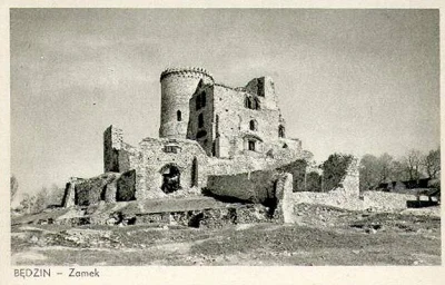 hipeklego - do 1929 roku zamek był tylko kupą porozrzucanych kamieni