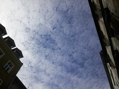 mactrix - Mirki z #krakow glowa so gory i patrzcie jakie fajne dziś są na niebie chmu...