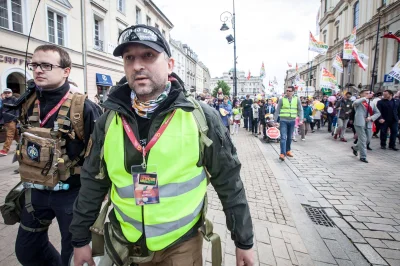 paramedic44 - Co roku kisnę z tych typków co na marszu idą ubrani w moro/woodland/mar...