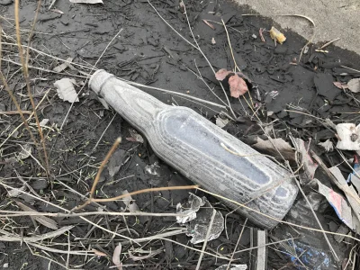 szumek - Ktoś wyrzucił całkiem dobrą butelkę z drewna ( ͡º ͜ʖ͡º) 
#heheszki