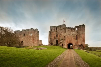 Zdejm_Kapelusz - Ruiny zamku Brougham, Anglia.

#zamki #ciekawostki #historia #uk