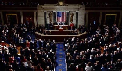 Kielek96 - Amerykański senat uchwalił przewagą dwóch głosów (51 do 49) ustawę budżeto...