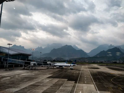 neufrin - @kotbehemoth: W Zhangjiajie jest ładnie umiejscowione lotnisko, lądując od ...