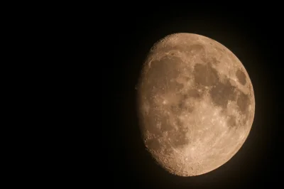 paliakk - Księżyc, wiek 10.59 dnia, oświetlenie 83,3%. Myślałem cały dzień jak ostroś...