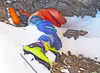 Pshemeck - Najdziwniejszy punkt orientacyjny na świecie.
Nazywa się "Green Boots" i ...