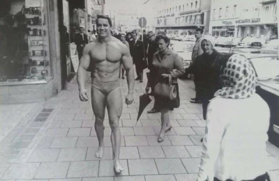 HaHard - Arnold promuje własną siłownię.
Monachium, 1969

#hacontent #fotohistoria...