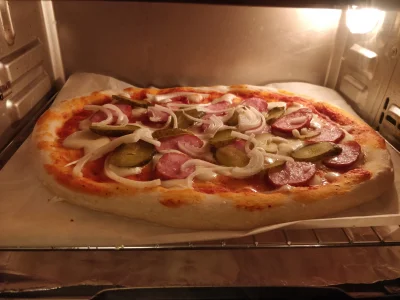 Zawod_Syn - Mmmm ( ͡° ͜ʖ ͡°) pierwsza z sześciu w piecu. #pizza #gotujzwykopem #gzw