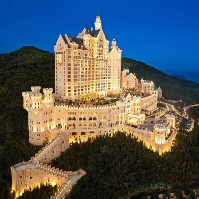 Castellano - Hotel zamkowy w Dalian. Chiny
#fotografia #cityporn #estetyczneobrazki ...