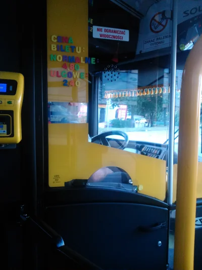 WuDwaKa - Dzisiaj jadąc autobusem linii 692 do pracy zauważyłem u kierowcy taki cenni...