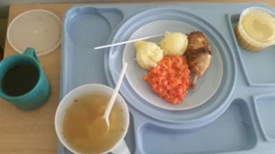 krisip - #szpital #jedzenie 
Udko pieczone, ziemniaki, marchewka, rosół, muss owocowy...