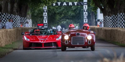 autogenpl - Siedemdziesiąt lat Ferrari na jednym zdjęciu: po lewej zeszłoroczne LaFer...