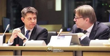 helloworldtoday91 - Verhofstadt widać świetnie się orientuje w sprawach Polski. Musi ...