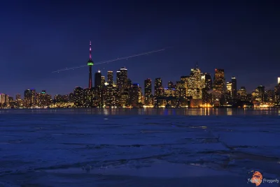 wallofwudu - Toronto nocą :) 
Jezioro pomiędzy miastem a wyspą było prawie w całości...