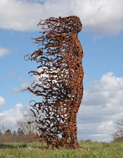Mordeusz - Rzeźba wykonana z metalowych odpadów, Penny Hardy.

#heavymind #zwiewnos...