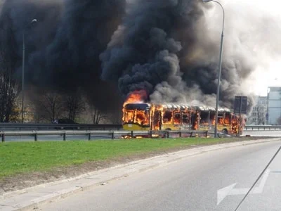 o.....e - @nocnyMark: Zaatakowano także autobus jadący w drugą stronę:
