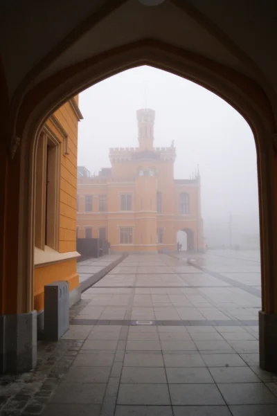BartlomiejS - Magiczny dworzec Wrocław Główny we mgle, przypomina wyglądem zamek :) #...