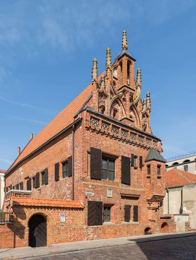 binuska - Dom Perkuna/Peruna - jeden z najbardziej oryginalnych gotyckich budynków, p...