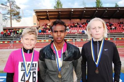 Piekarz123 - Musab Idris, Andersbergsskolan vann 600 meter före Linus Blom (t.h) och ...