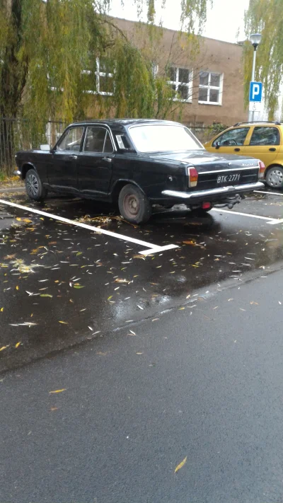 drakerc - Kolejna czarna Wołga na czarnych blachach. W dość dobrym stanie (prócz tych...