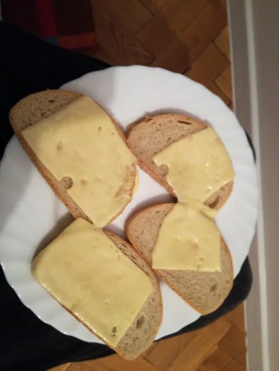 Medrzec_Syjonu - Kanapki z żółtym serem z mikrofalówki. Mniam.. mniam.

#przegryw #wy...
