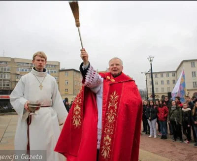 s1720nk - Niech tylko nadciągnie nad Polskę to nasz arcymistrz go ściągnie
.