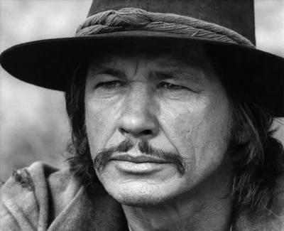 outsidre - Swoją drogą wyglądał trochę jak Charles Bronson.