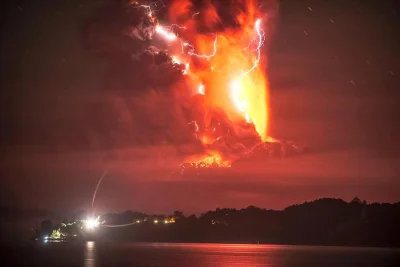 ColdMary6100 - Erupcja wulkanu Calbuco w Chile przywodzi na myśl sceny z ekranizacji ...