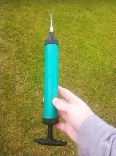 ErnestHeminglej - Właśnie byłem w parku i znalazłem ogromną strzykawkę obok boiska gd...