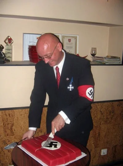 johanlaidoner - Krojenie tortu w wykonaniu fińsko-estońskiego neonazisty Risto Teinon...