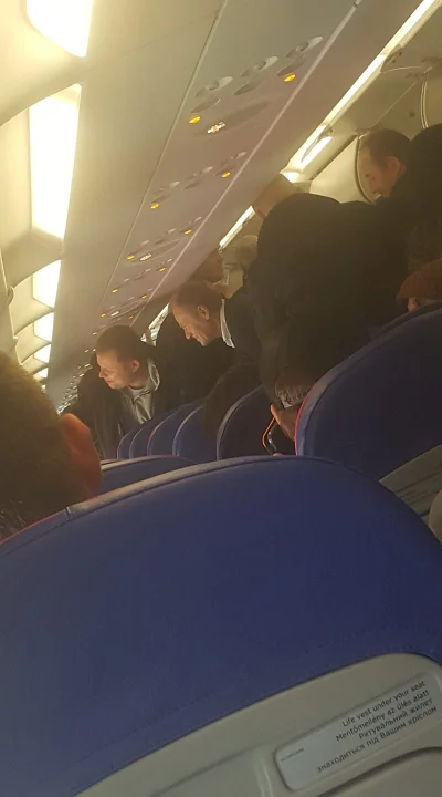wojciech_s - Tusk wczoraj leciał samolotem WizzAir z Gdańska do Eindhoven wraz ze swo...