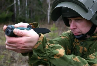 Ninik - @John_archer: 
A widziałeś ruski nóż bojowy z pistoletem?
NRS-2