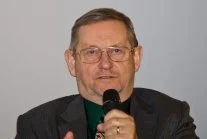 pk347 - Norman Davies: Polacy łykają truciznę Kościoła, a PIS chce mieć swój własny P...