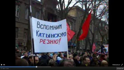 szurszur - Tymczasem Rosjanie protestujacy pod polskim konsulatem pisza "pamietajmy o...